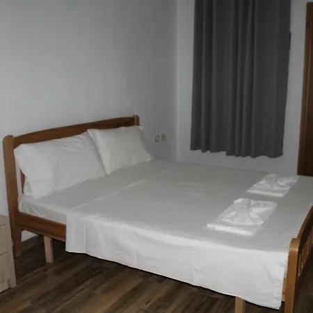 Bujtina Zici بيت ضيافة 4*