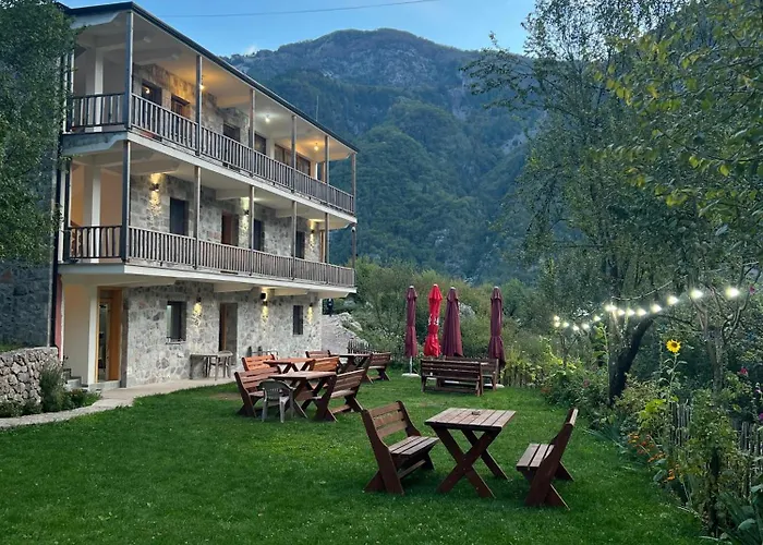Bujtina Zici 4*