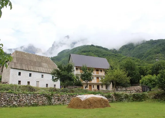 Bujtina Ziçi Casa de hóspedes 4*