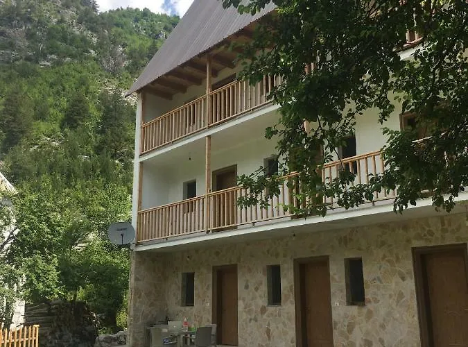 Bujtina Ziçi Casa de hóspedes 4*