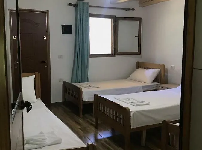 Bujtina Zici بيت ضيافة 4*