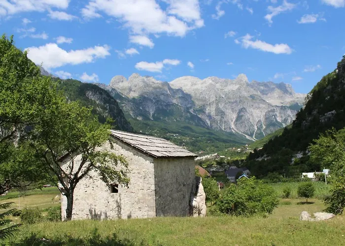 Bujtina Ziçi Casa de hóspedes 4*